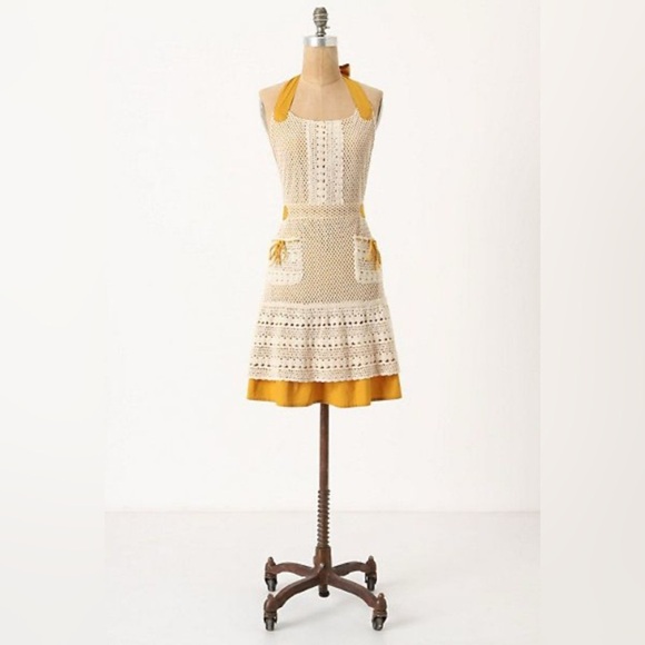 Anthropologie Made-To-Entertain Crochet Halter Apron ASO Taylor Swift - Picture 9 of 9